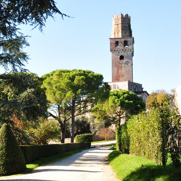 Unique castle for rent in Italy